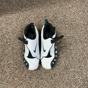 Nike mens GP basketball shoe